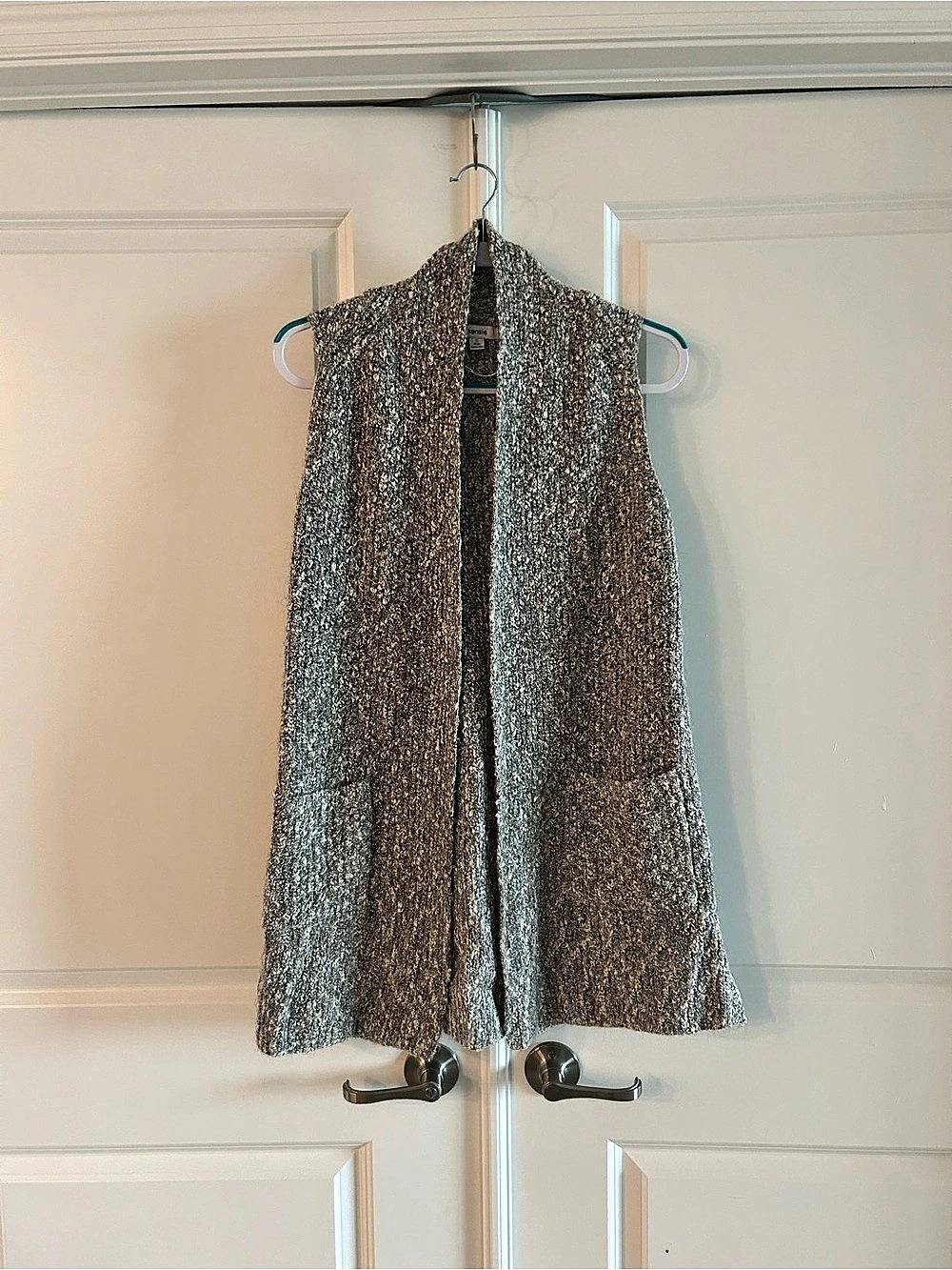 Textured Sleeveless Knit Vest in Gray & Ivory